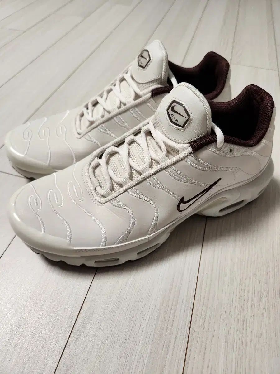 ナイキ エア マックス プラス ム スニーカー ランニングシューズ HF 3181-001