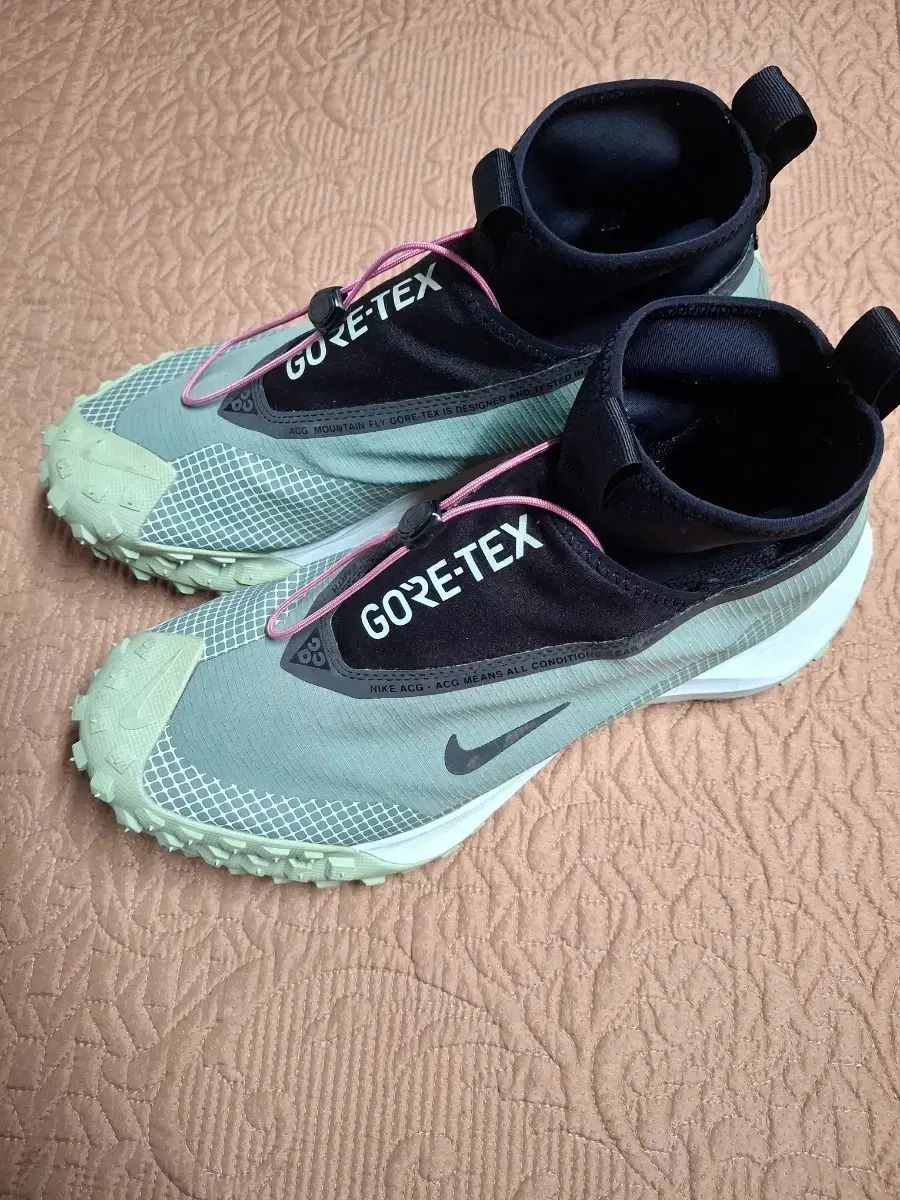 295 NIKE ACG マウンテン フライ ゴアテックス スニーカー 3229