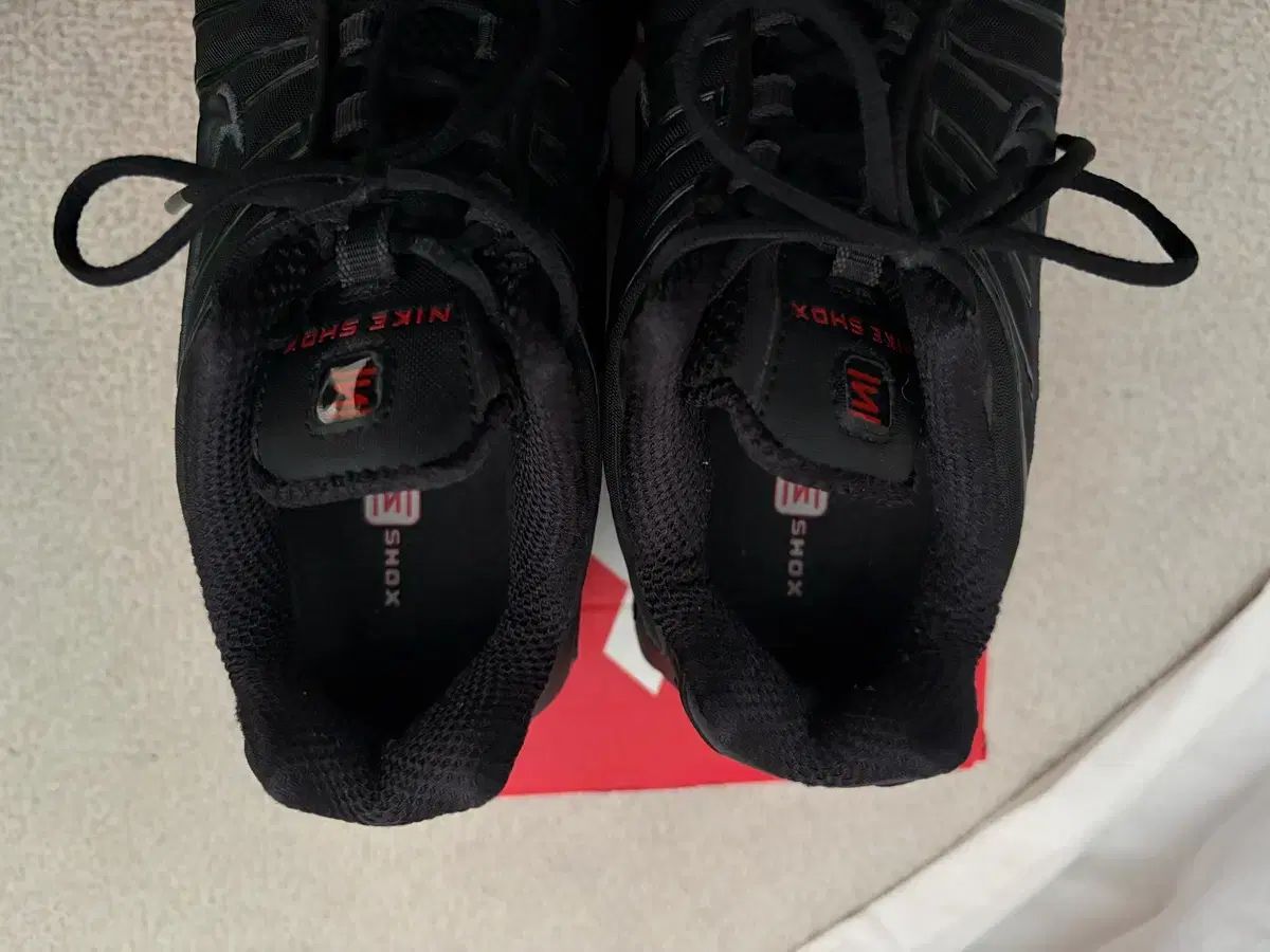 ナイキ ショックス TL オールブラック