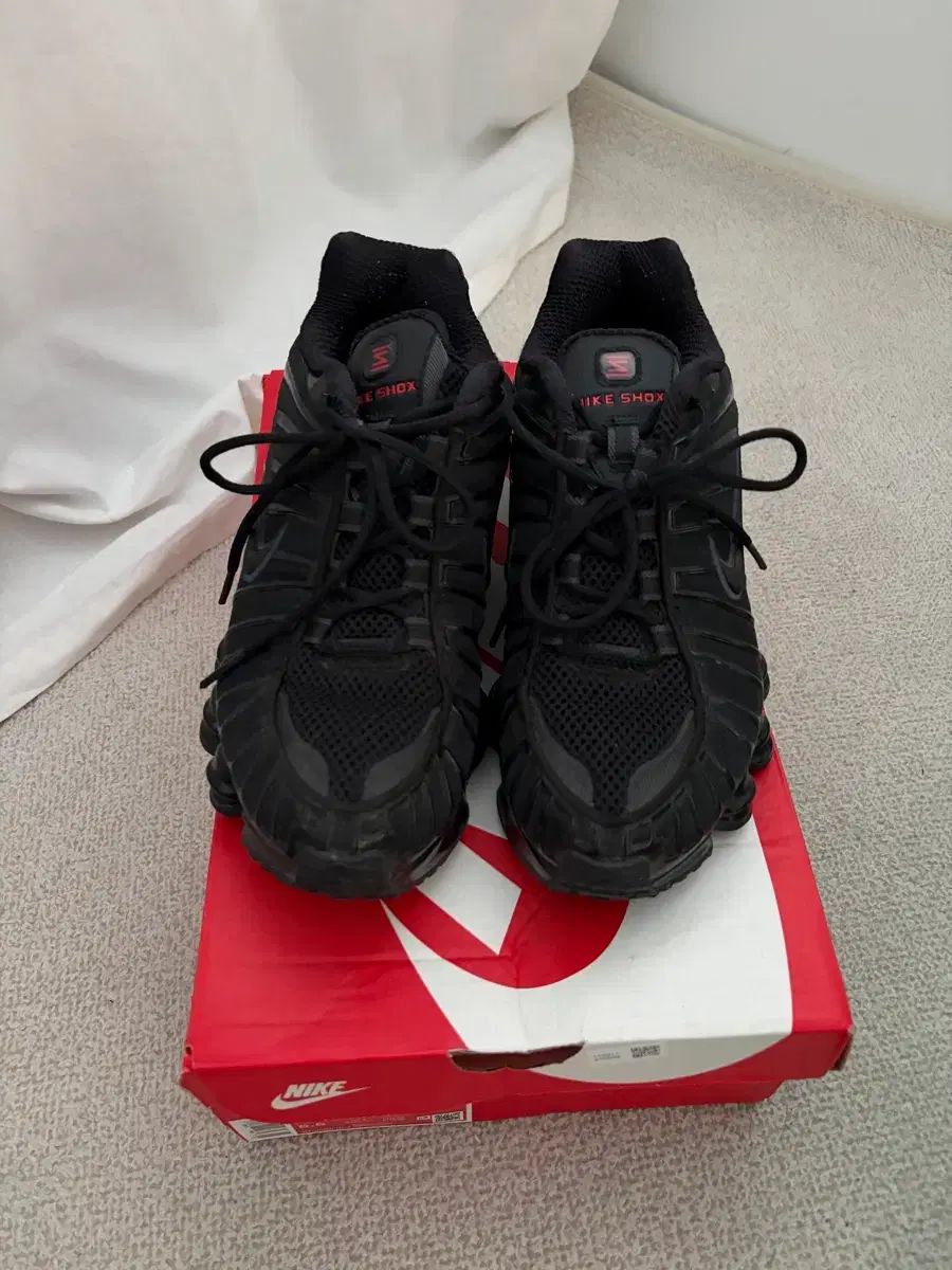 ナイキ ショックス TL オールブラック