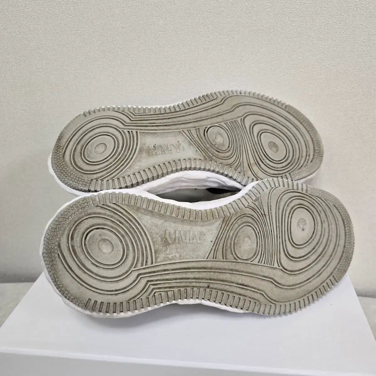 ウェイン スニーカー