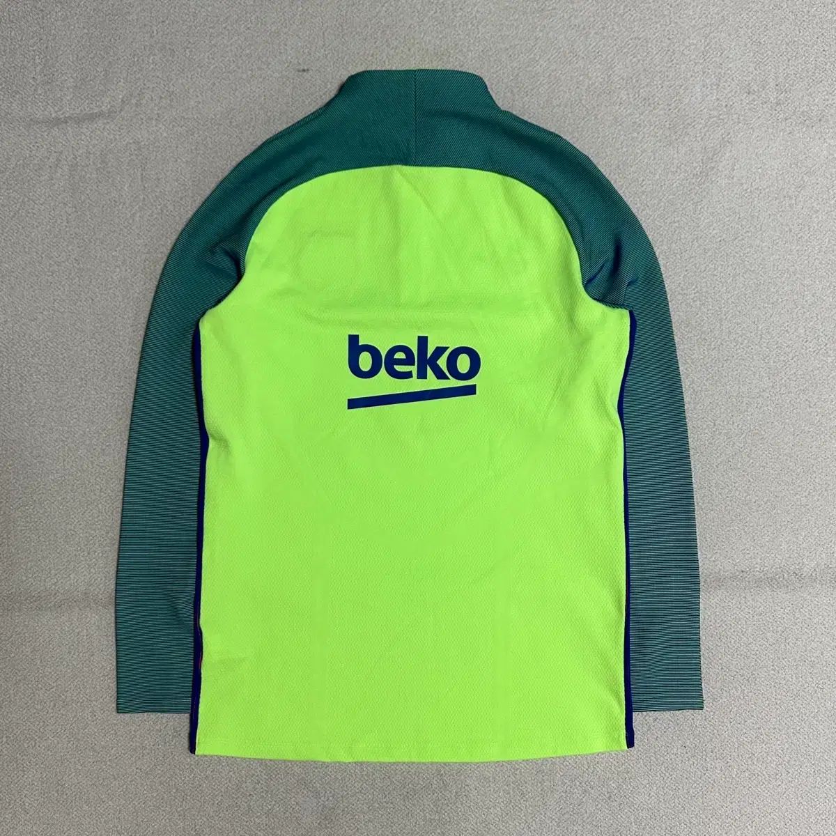 17-18 バルセロナ エアロスイフト ストライク L／S ドリルトップ 17-18 バルセロナ エアロスイフト ストライク L／S ドリルトップ