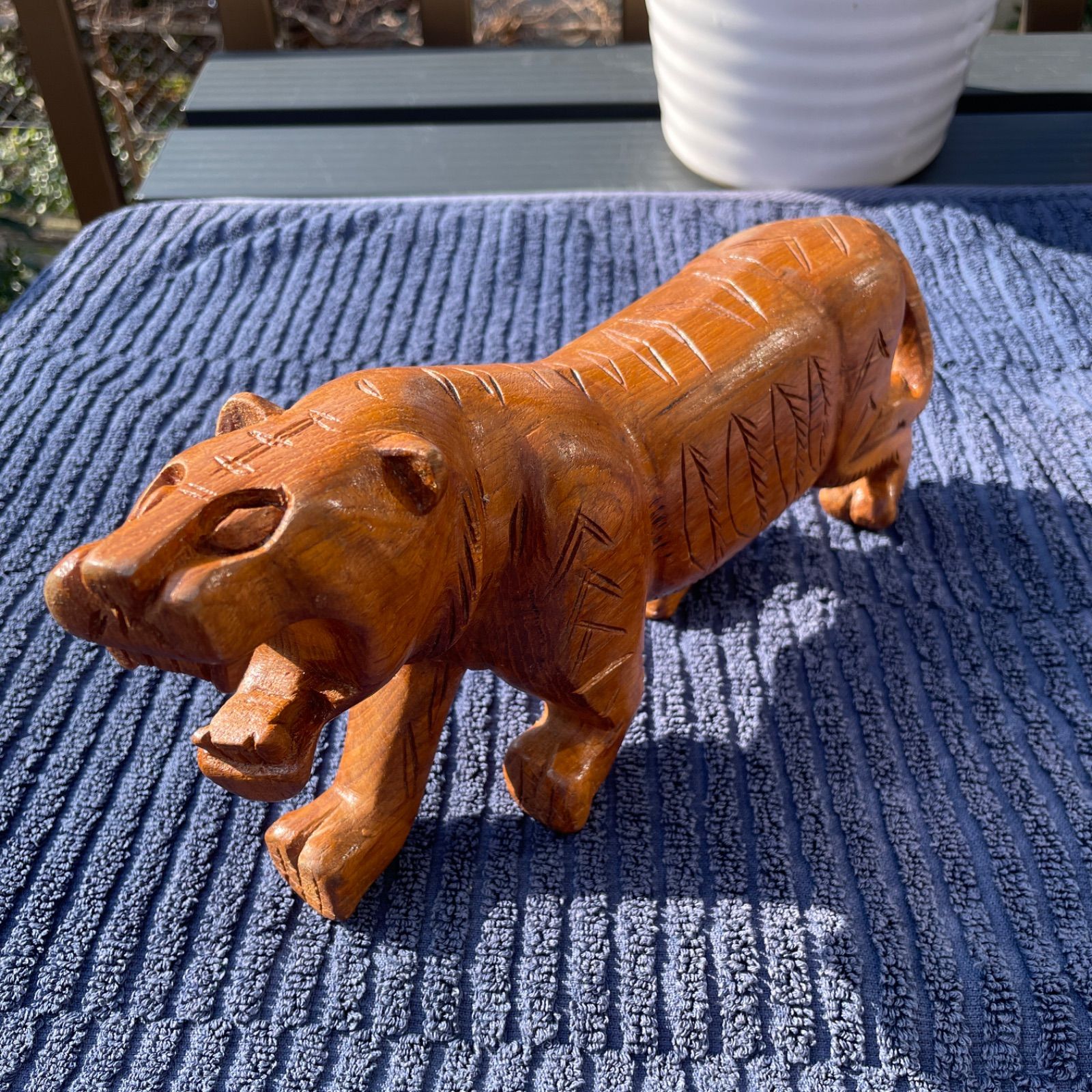 木彫り 虎 置物 トラ 木製 干支 工芸品 インテリア 30cm - メルカリ