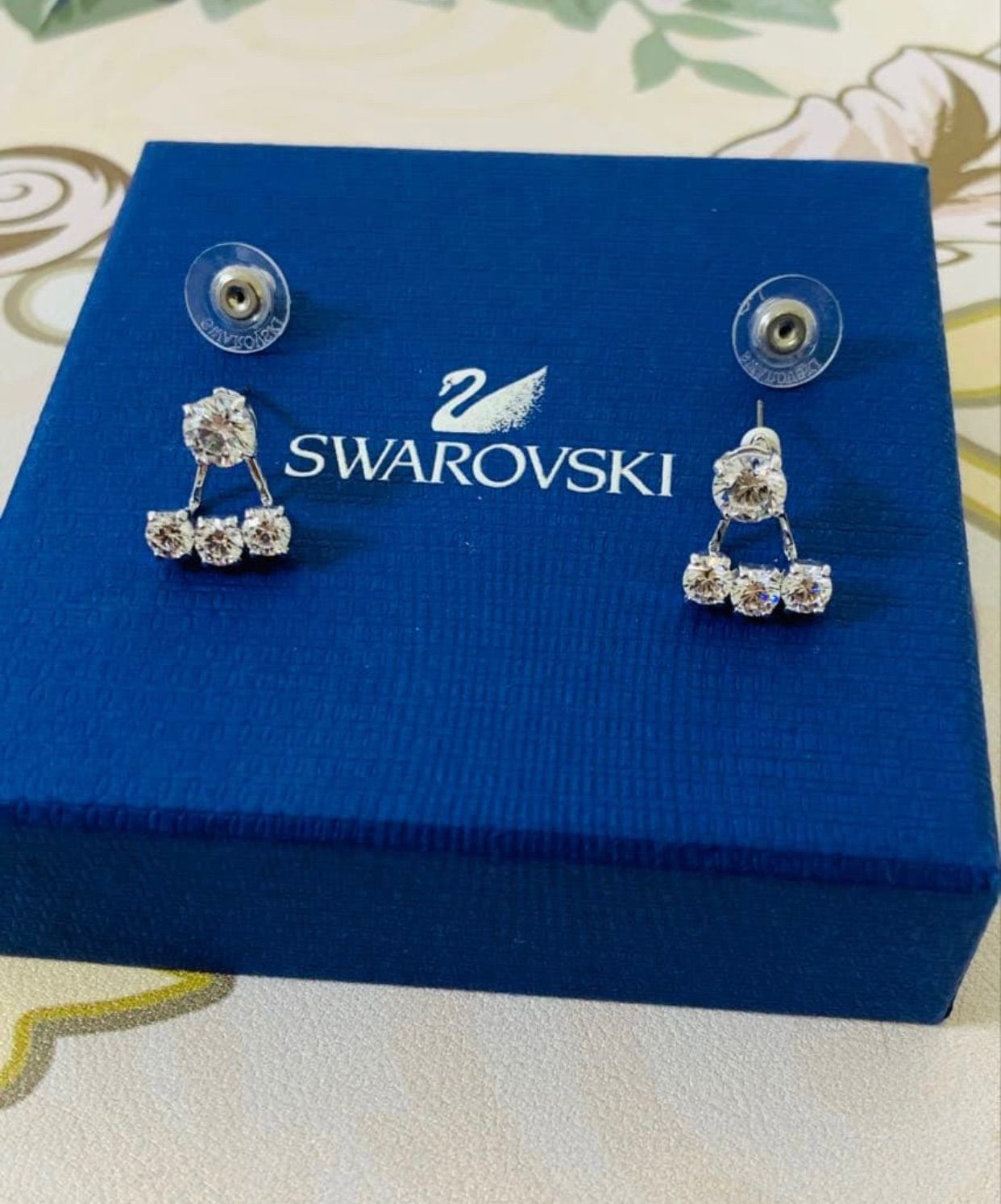 ほぼ新品 スワロフスキー Swarovski Attract 2way ピアス - メルカリ