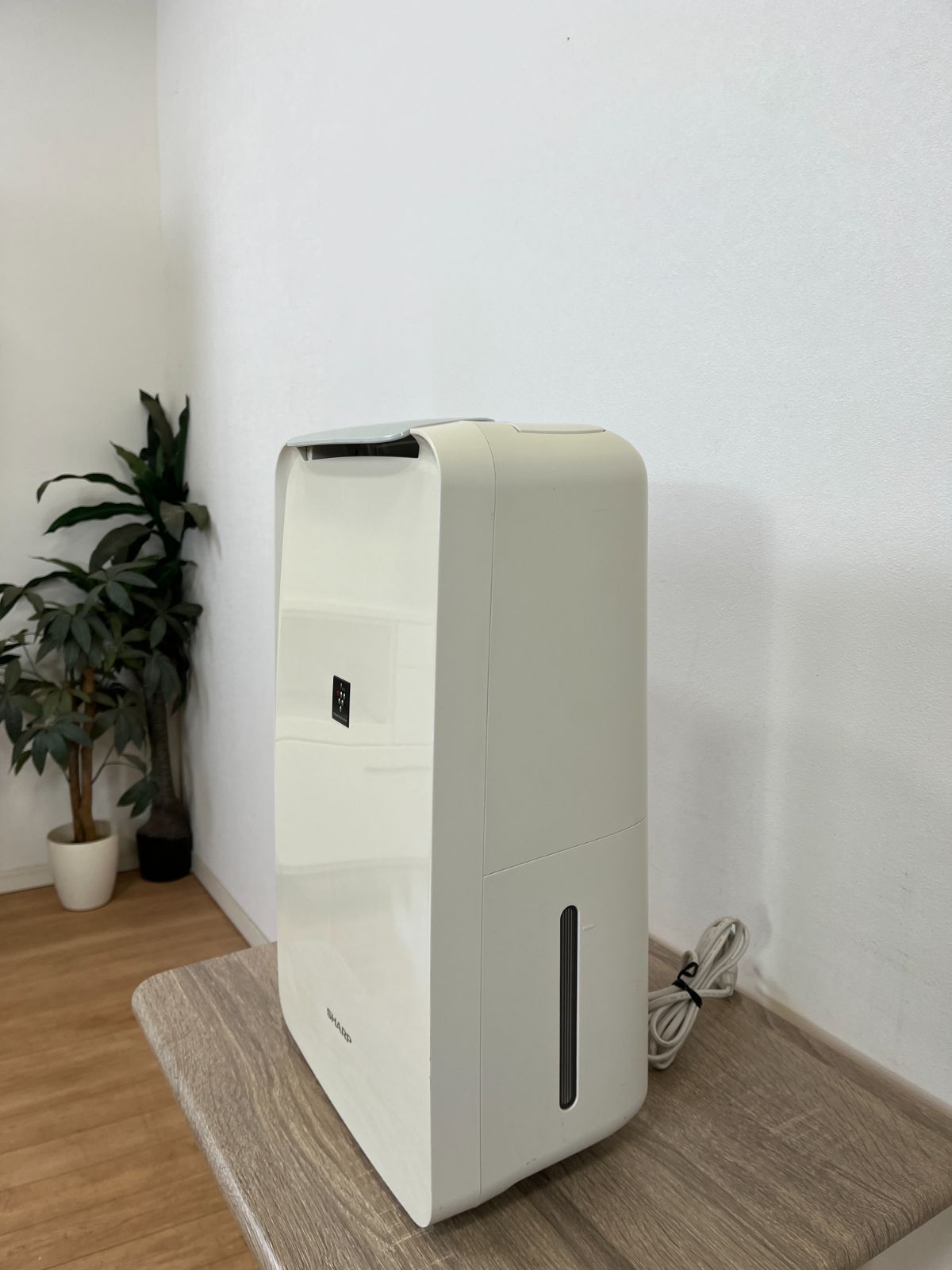 SHARP 除湿機 CV-J71-W 2019年製 - メルカリ