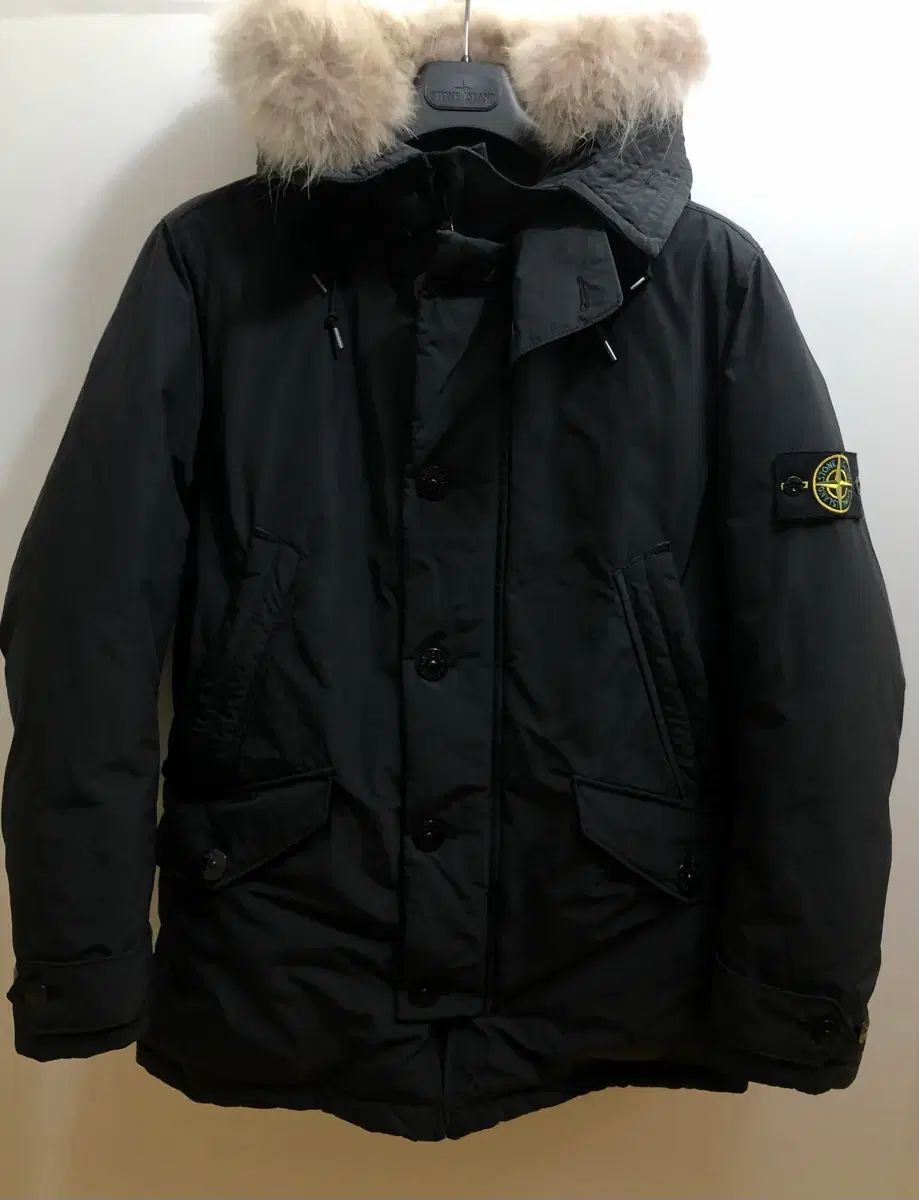 STONE ISLAND ストーンアイランド コヨーテファー ブラック ダウン M