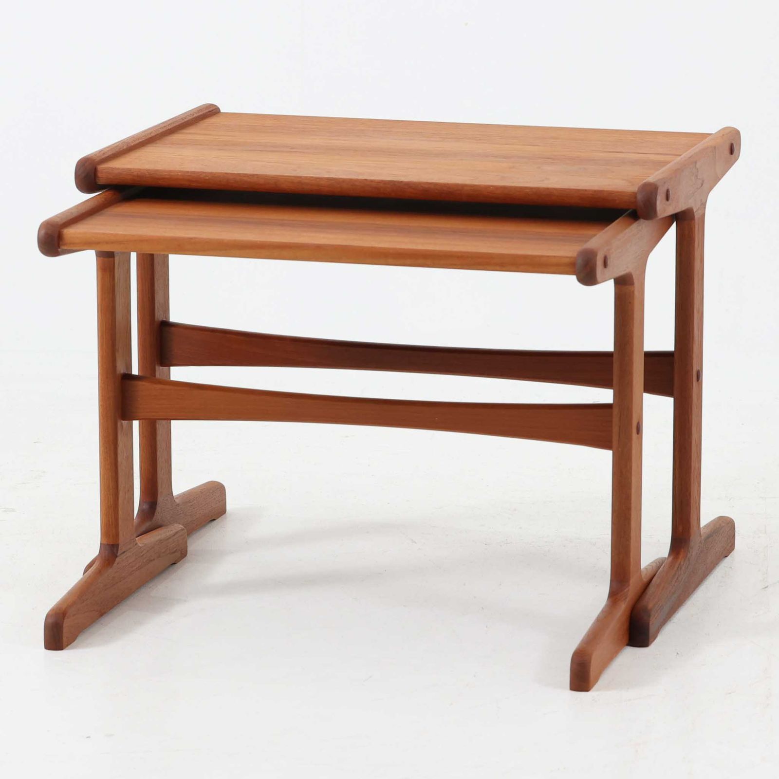 ネストテーブル チーク 幅64 cm デンマーク製 北欧ビンテージ家具 入れ子式 ローテーブル 木製 小型家具 サイド用|DK 18699