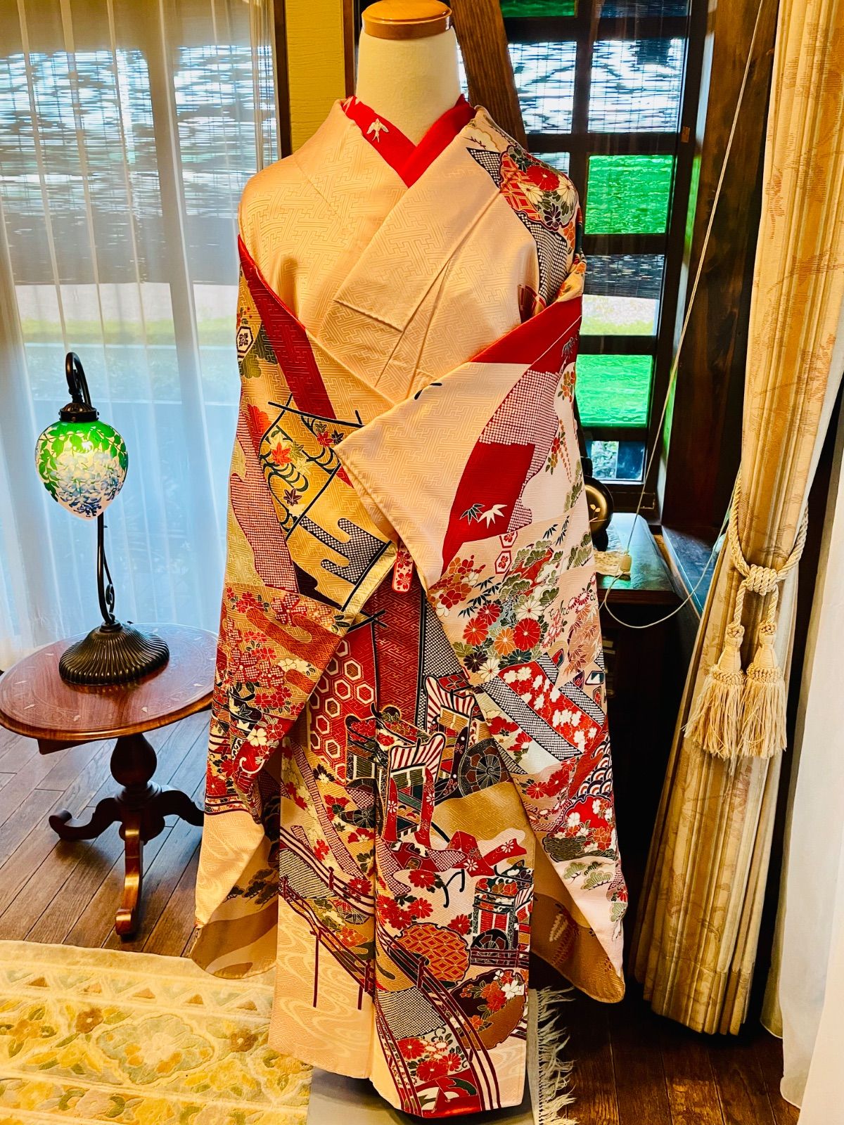 ♥品 中振袖 豪華な柄行き 正絹