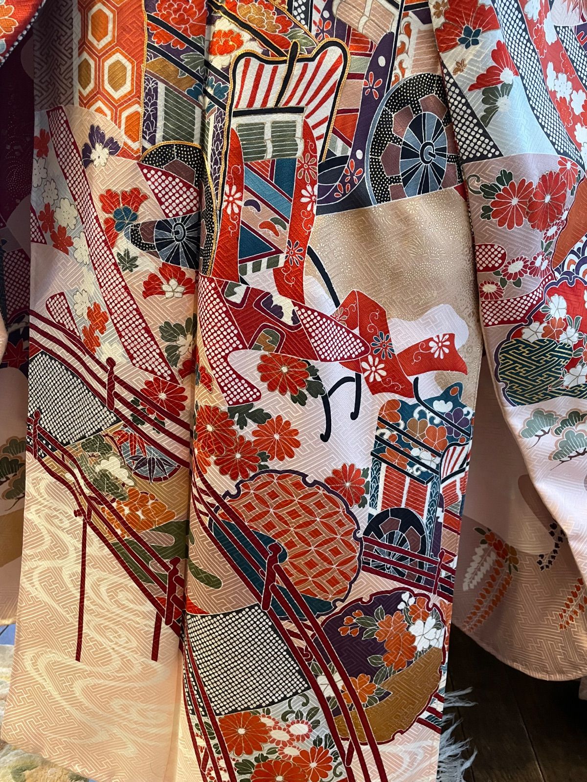 中振袖 豪華な柄行き