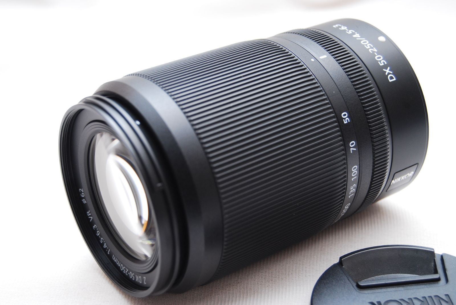 上 Nikon NIKKOR Z DX 50-250 mm F 4.5-6.3 VR