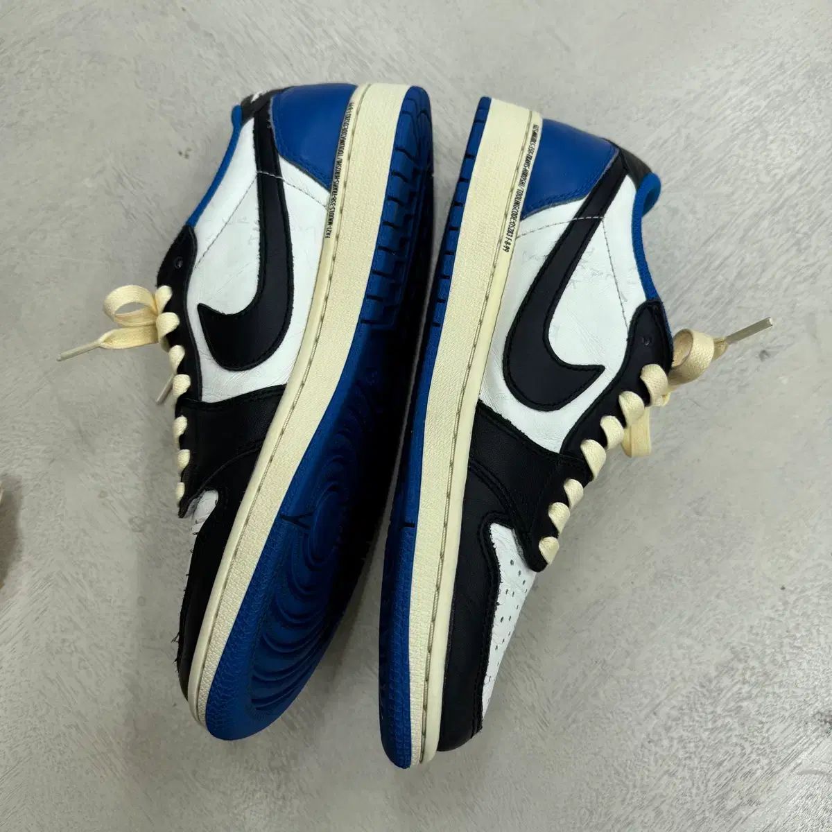 ジョーダン1 フラグメント デザイン x スコット 255