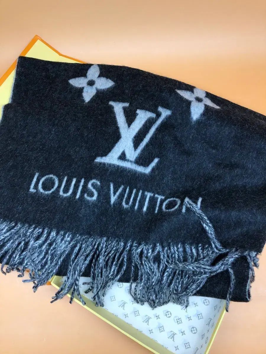 ルイヴィトン ブラック 숄 モノグラム スカーフ