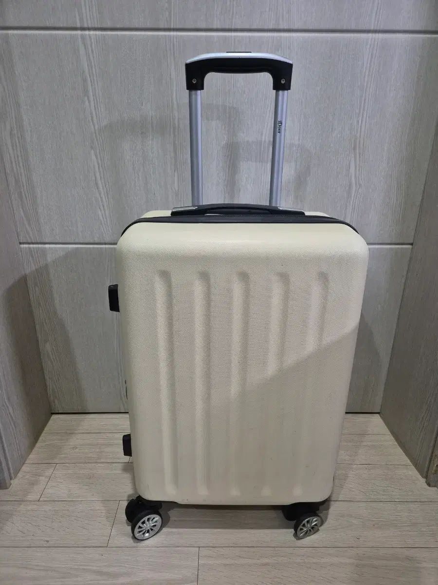 20インチ アイボリー 旅行用キャリー