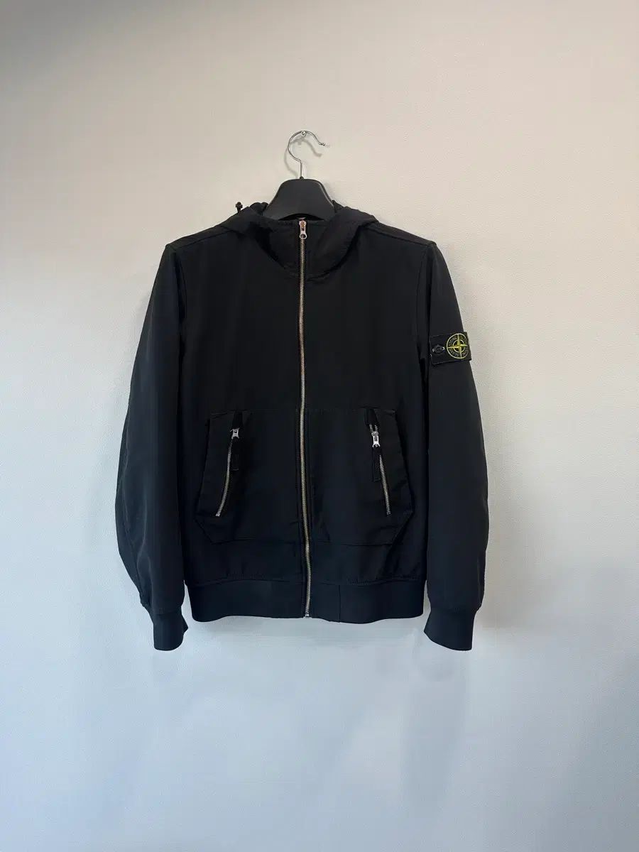 M| STONE ISLAND ストーンアイランド ライト ソフトシェル ブラック