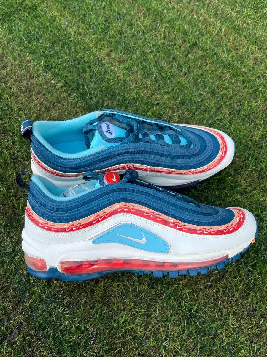 ナイキ エアマックス 97 gs スウッシュチェーン 白