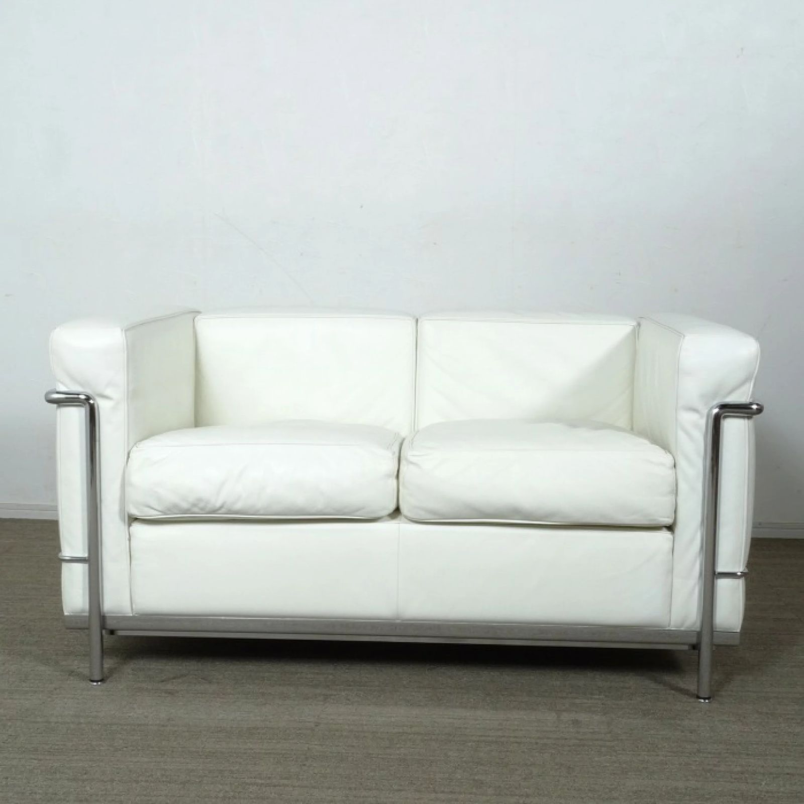 【80】Cassina ホワイトレザー 2人掛けソファ ◾︎SELUNO◾︎ 【展示良品】Cassina カッシーナ LC2 2人掛けソファ