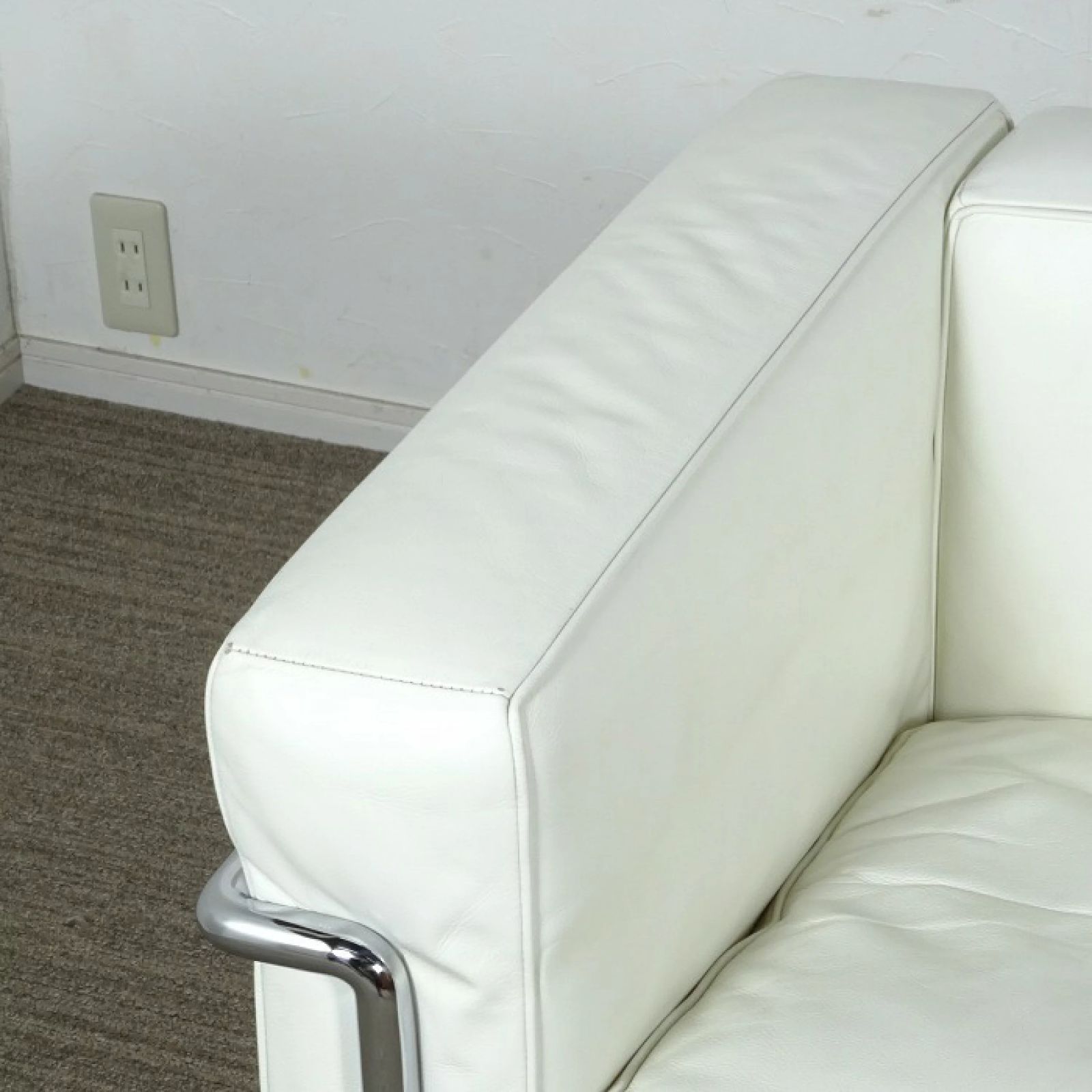 カッシーナ LC2 2Pソファ 白レザー　定価143万円 カッシーナ LC2 2Pソファ 白レザー 定価143万円 カッシーナ LC2 2P