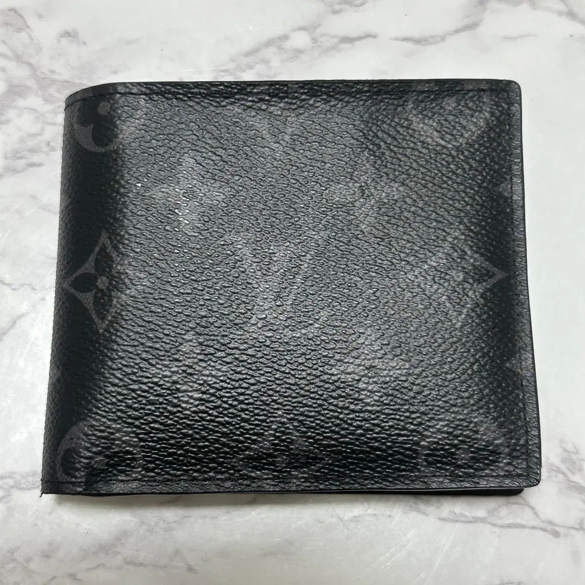 ルイヴィトン マルコ モノグラム エクリプス 二つ折り財布