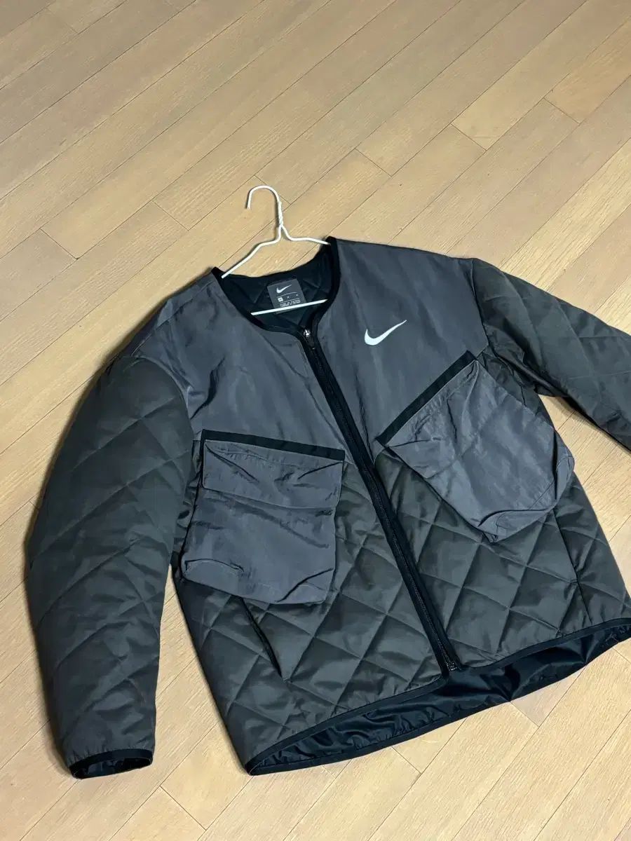 ナイキ 런 レッド ワーク ジャケット