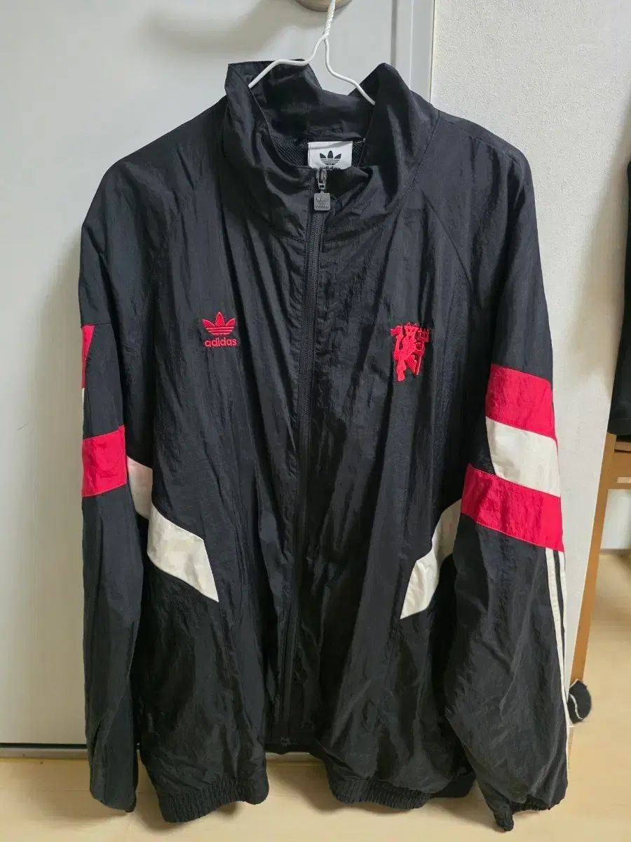 adidas マンチェスター ユナイテッドFC ウィンドブレーカー ブラック レッド 白 3 XL