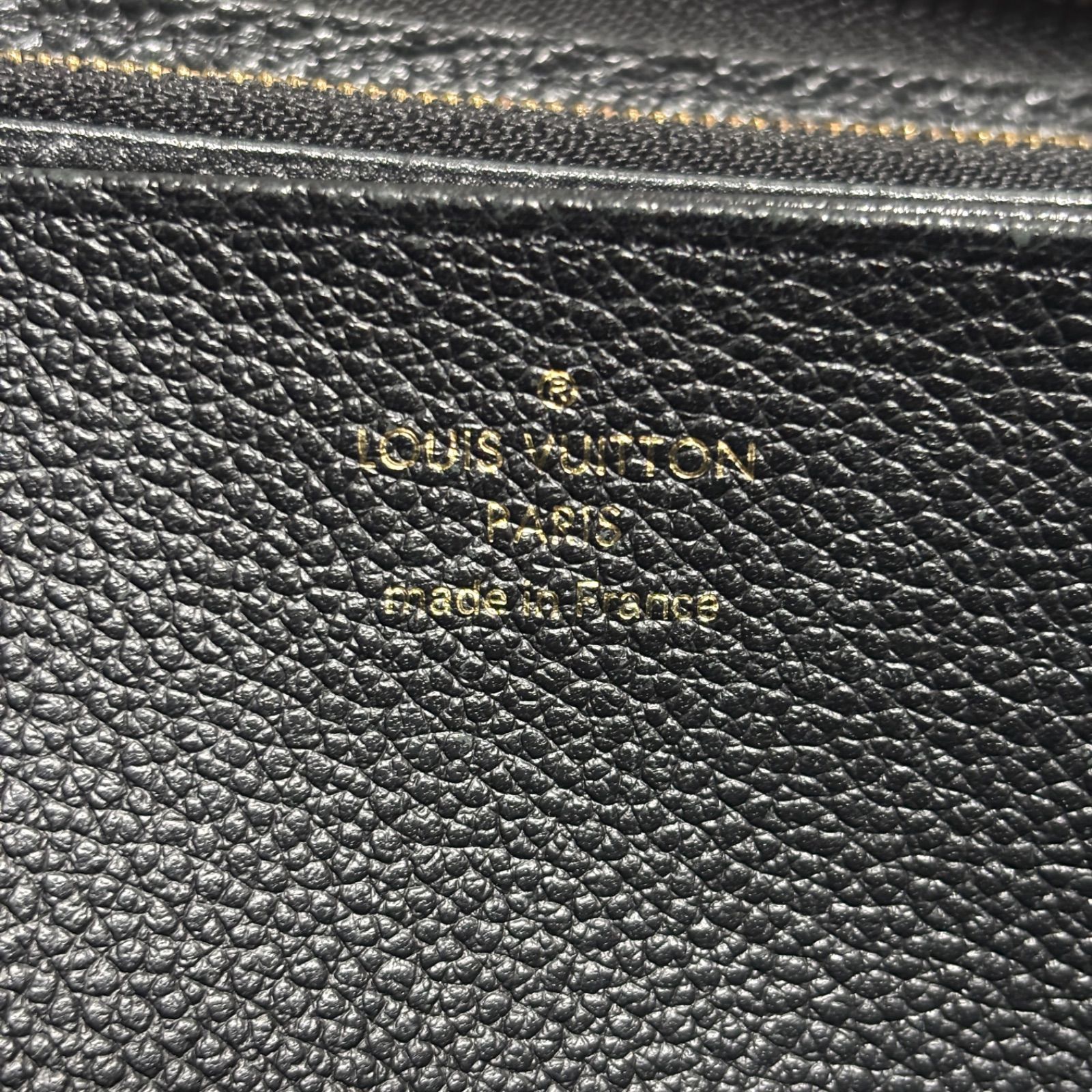 ジッピーウォレット 型押しレザー