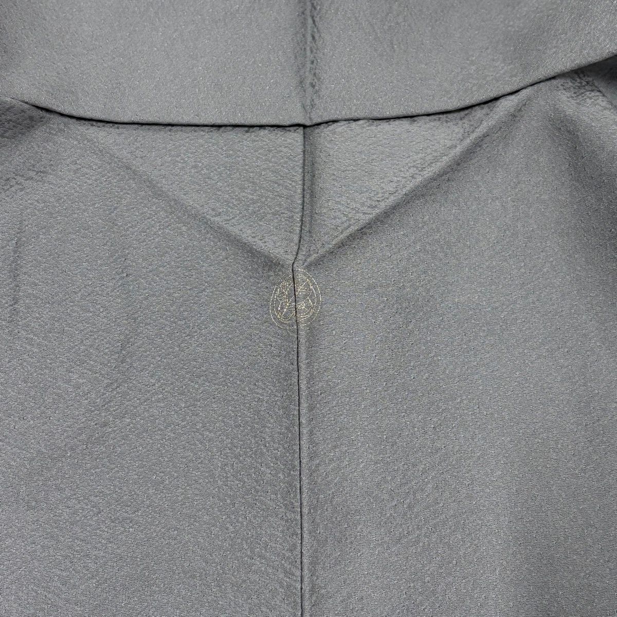 色無地 身丈158cm 裄丈66cm M 袷 百貫達雄 落款 地紋 青灰色 正絹 名品