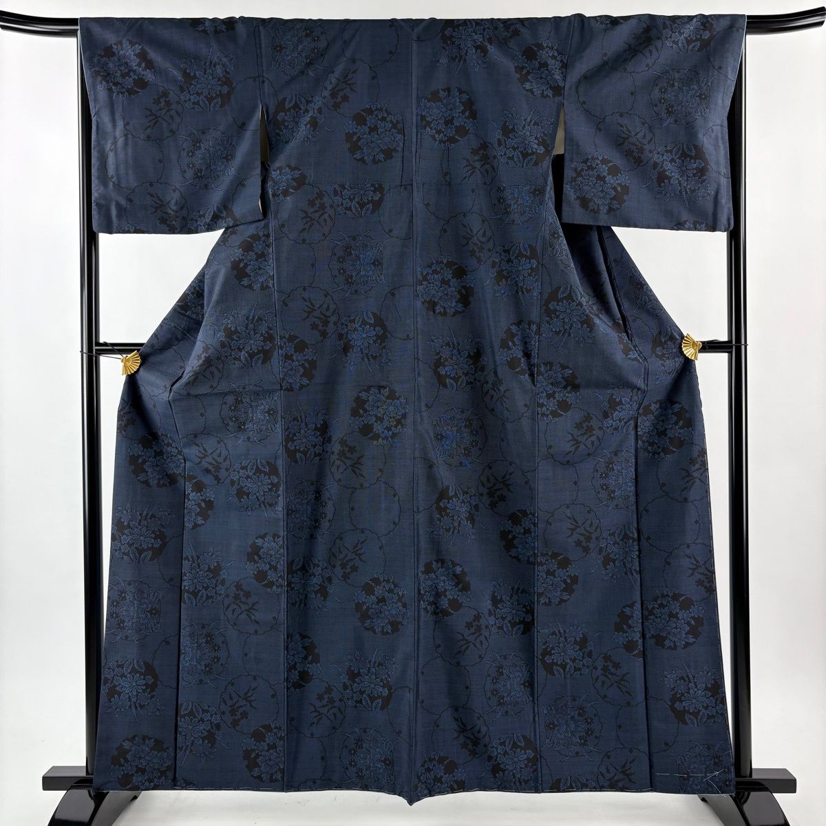 紬 身丈162.5cm 裄丈67.5cm L 袷 雪輪 草花 紺色 正絹 秀品 【中古