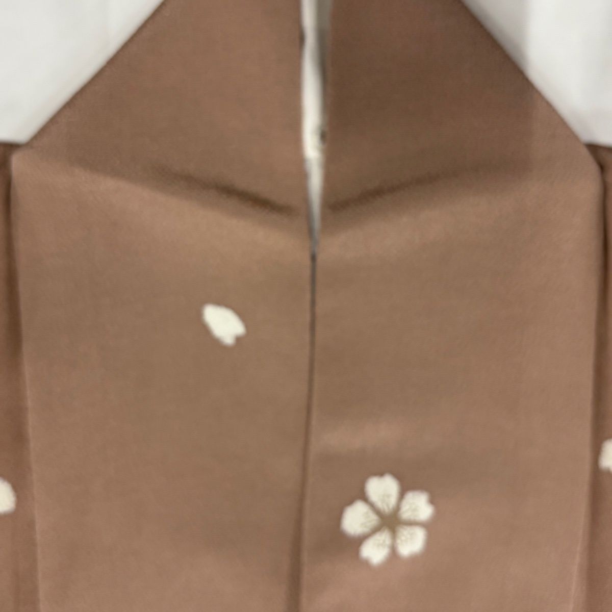 ★専用★未使用品 小紋 グリーンベージュ 桜花 身丈163cm裄丈70cm正絹 小紋 身丈157.5cm 裄丈61.5cm S 袷 桜 桜の花びら 金銀糸 金彩 小豆色