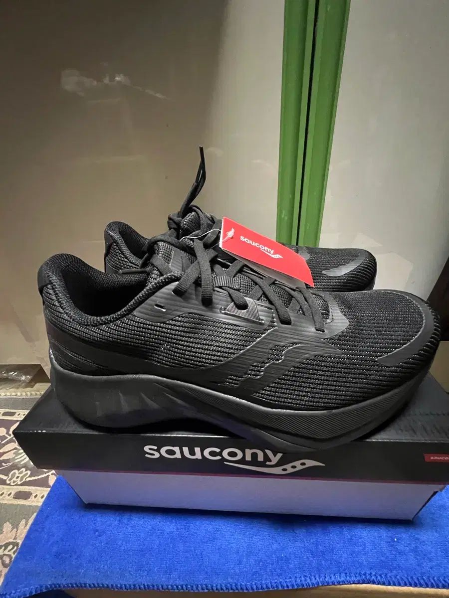 サッカニー ランニングシューズ タイド 2 U 275 mm -> ♥