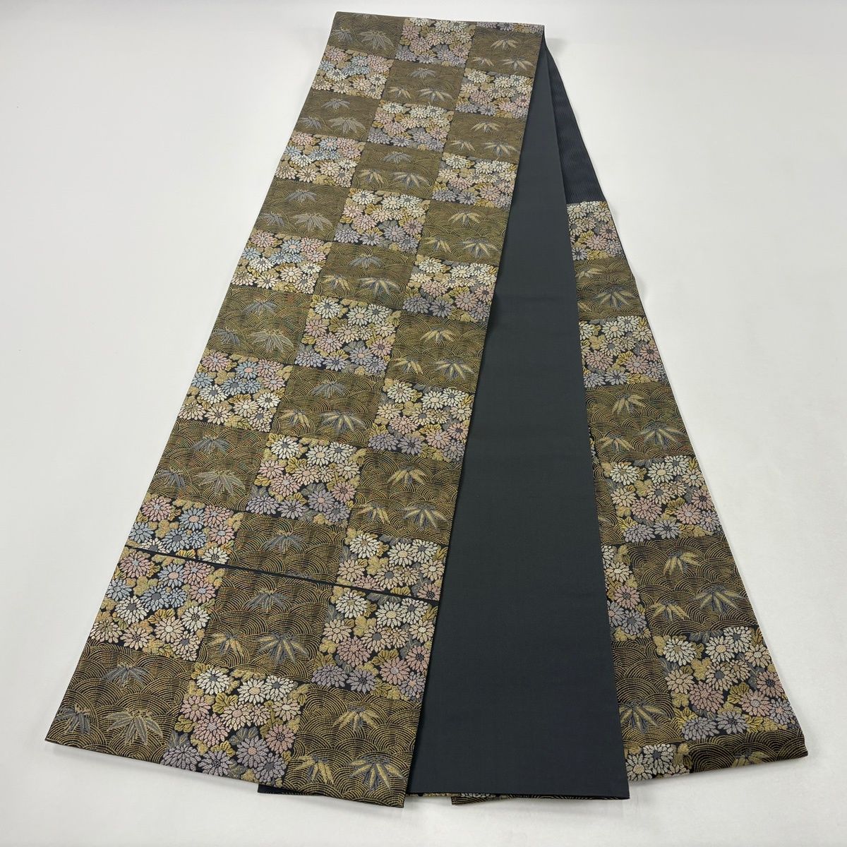 美品】 袋帯 名品 箔屋清兵衛 落款 草木染 市松小花文 箔 唐織 茶緑色
