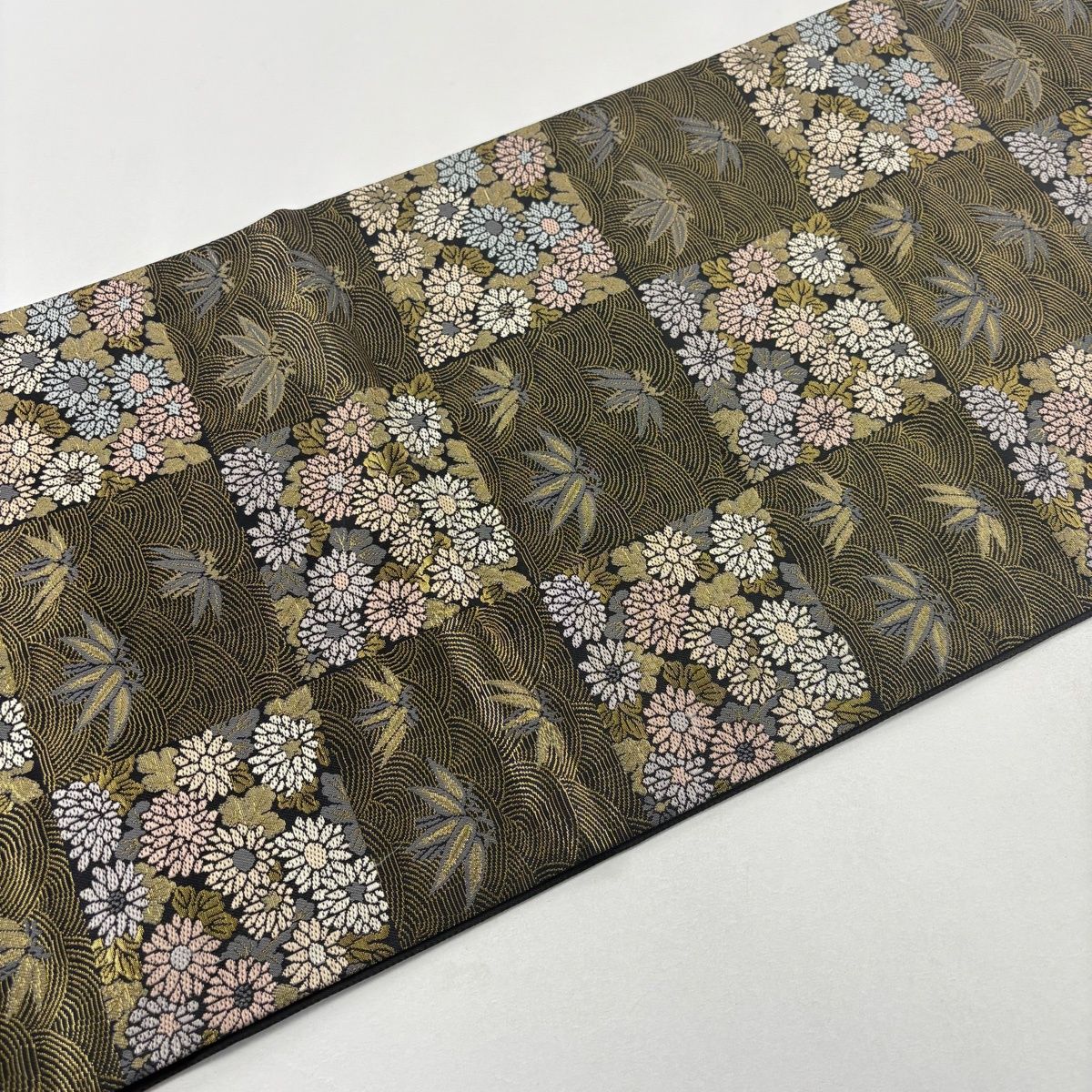 美品】 袋帯 名品 箔屋清兵衛 落款 草木染 市松小花文 箔 唐織 茶緑色