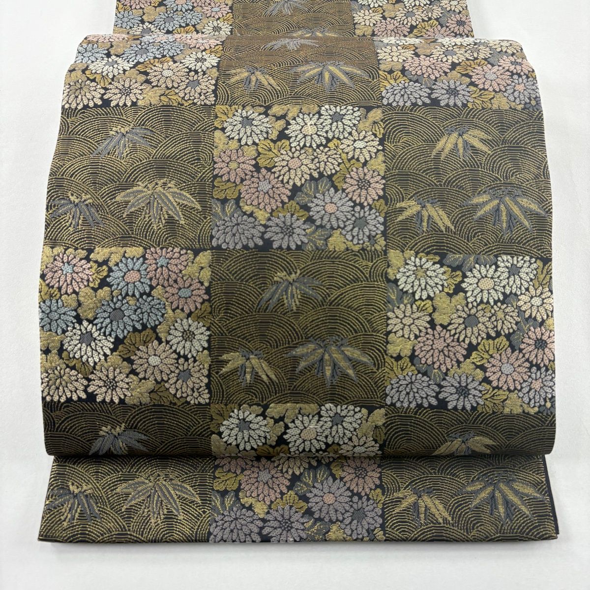 箔屋清兵衛　六通袋帯　美品　草木染　落款あり　牡丹唐草　フォーマルに 美品】 袋帯 名品 箔屋清兵衛 落款 草木染 市松小花文 箔 唐織 茶緑色