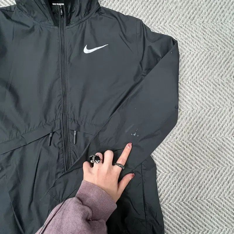 ナイキ ランニング ウィンドブレーカー v0668 - メルカリ