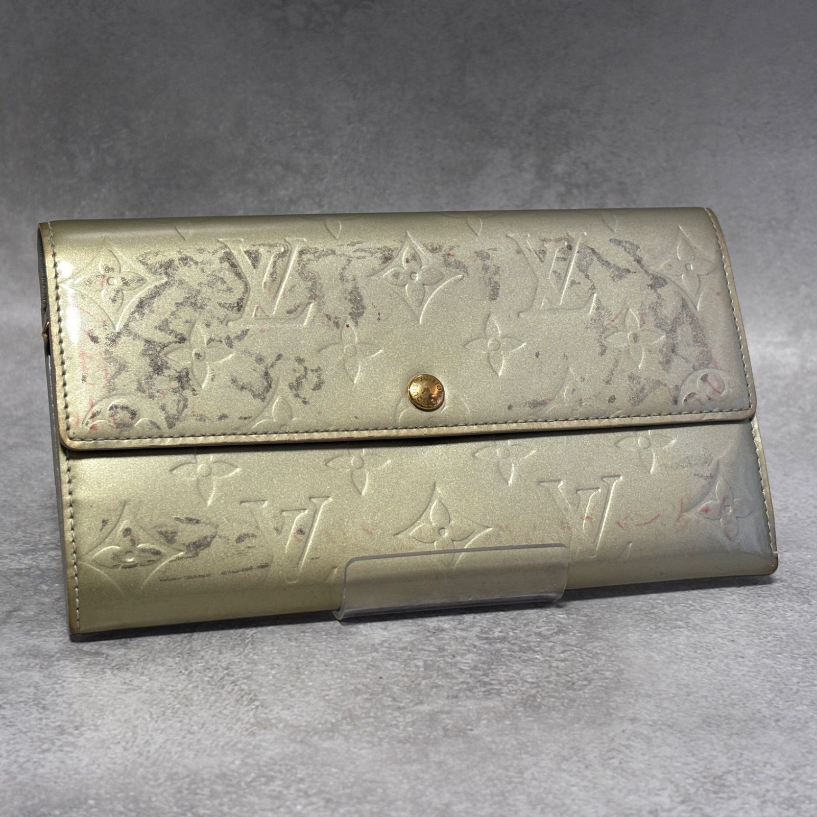 LOUIS VUITTON ルイヴィトン モノグラムヴェルニ ポルトフォイユサラ