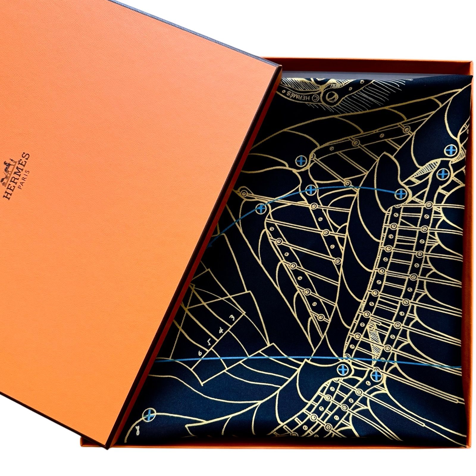 エルメス シルクスカーフ カレ90 エルメスのペガサスカット 黒色 金色 ゴールド