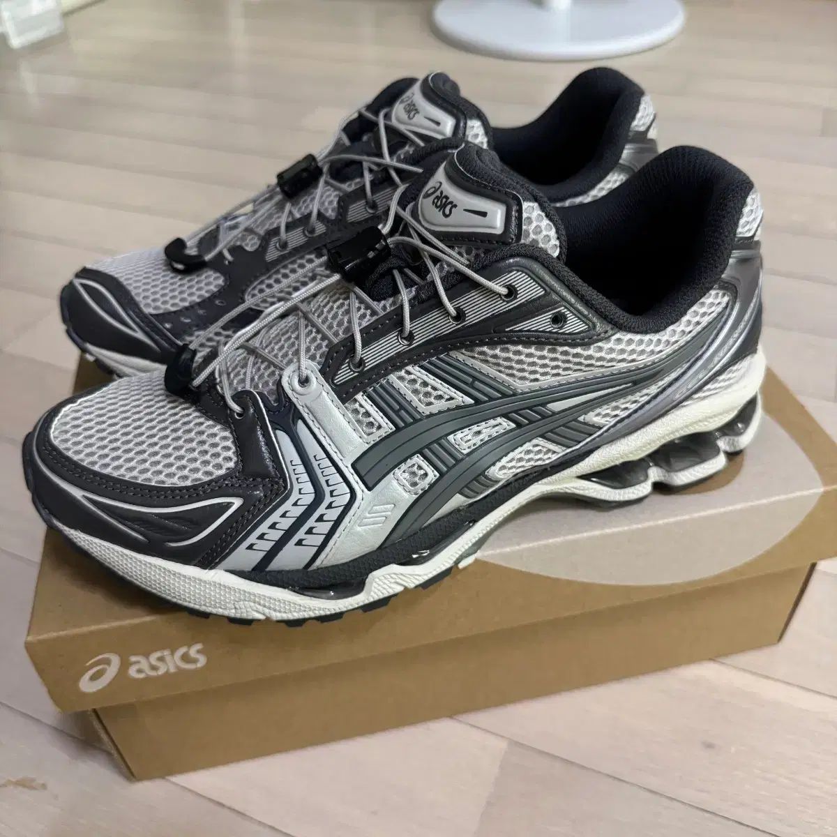 アシックス ゲルカヤノ 14 オイスター グレー 255mm - メルカリ