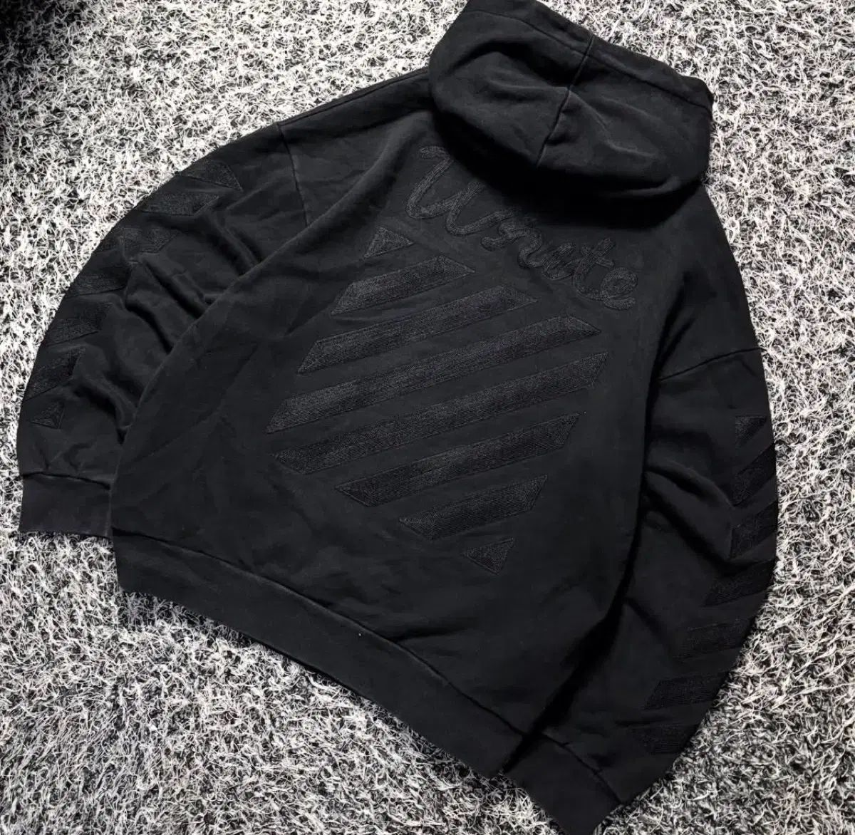 オフホワイト マット ブラック アロー WHO Tシャツ