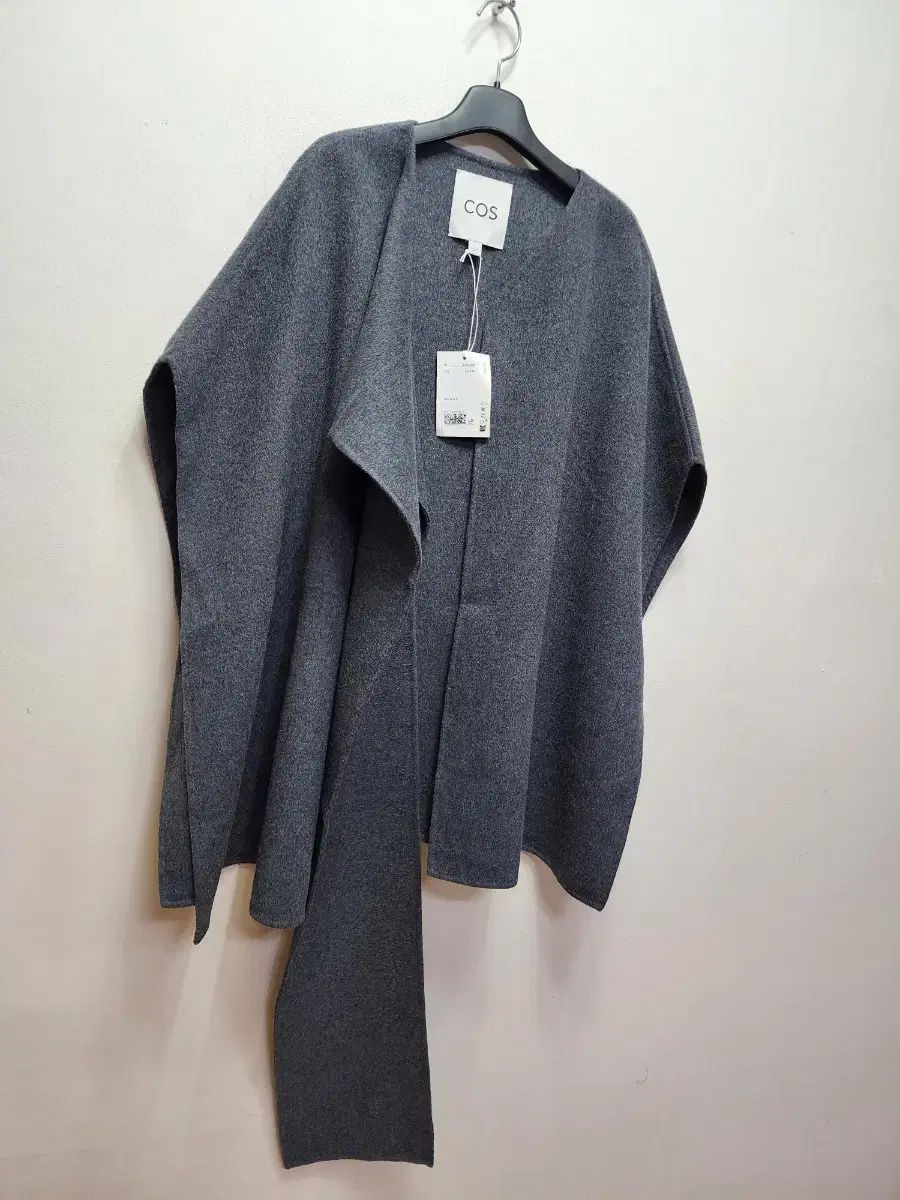 COS コス ウール ブレンド ケープ 新品 - メルカリ