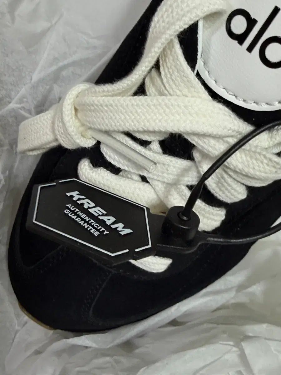 alo アロ ブラック スウェード スニーカー 7 w 235