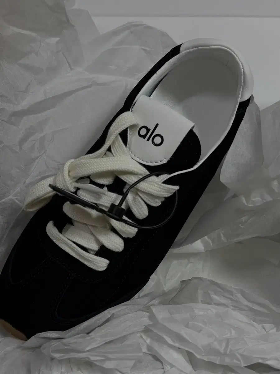 alo アロ ブラック スウェード スニーカー 7 w 235