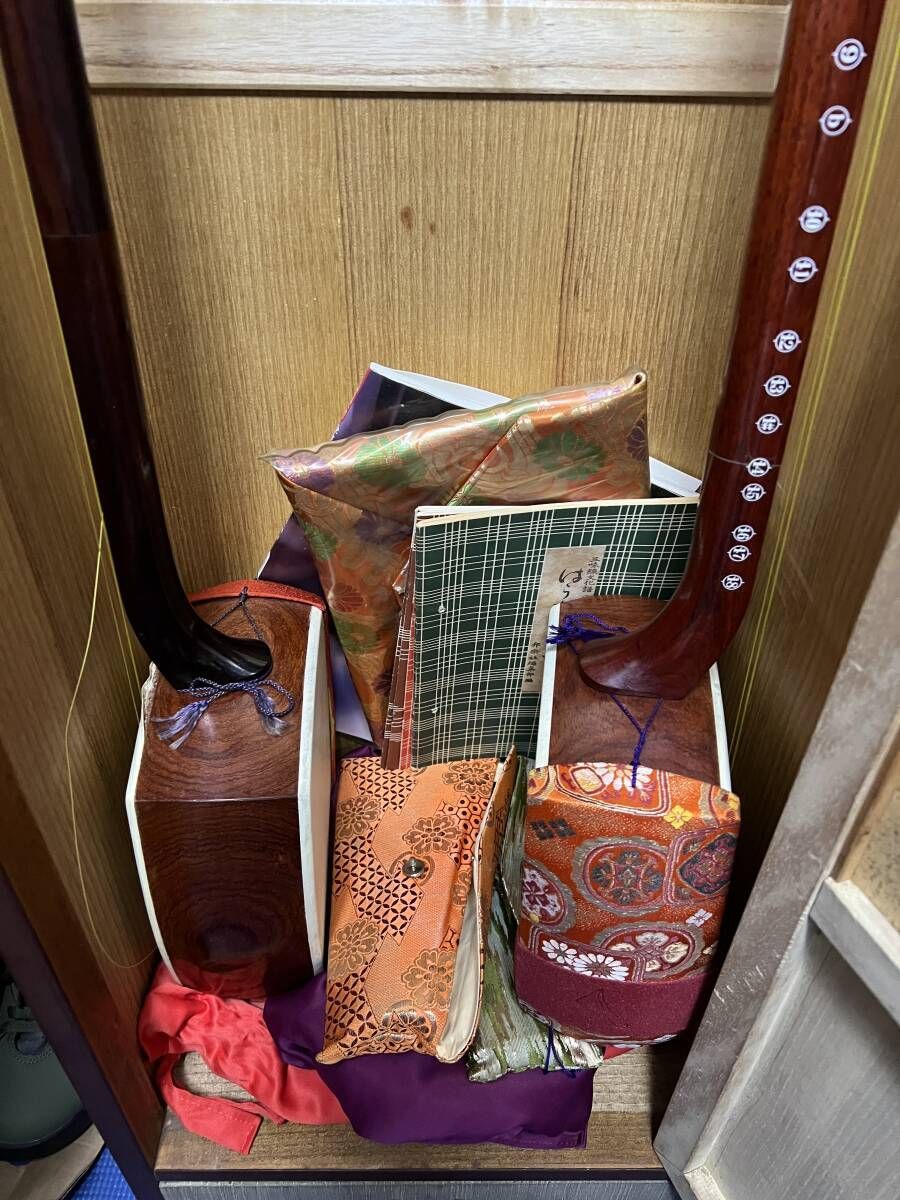 横浜港北引き取り可☆ジャンク☆三味線2丁と収納箱！その他楽譜や付属