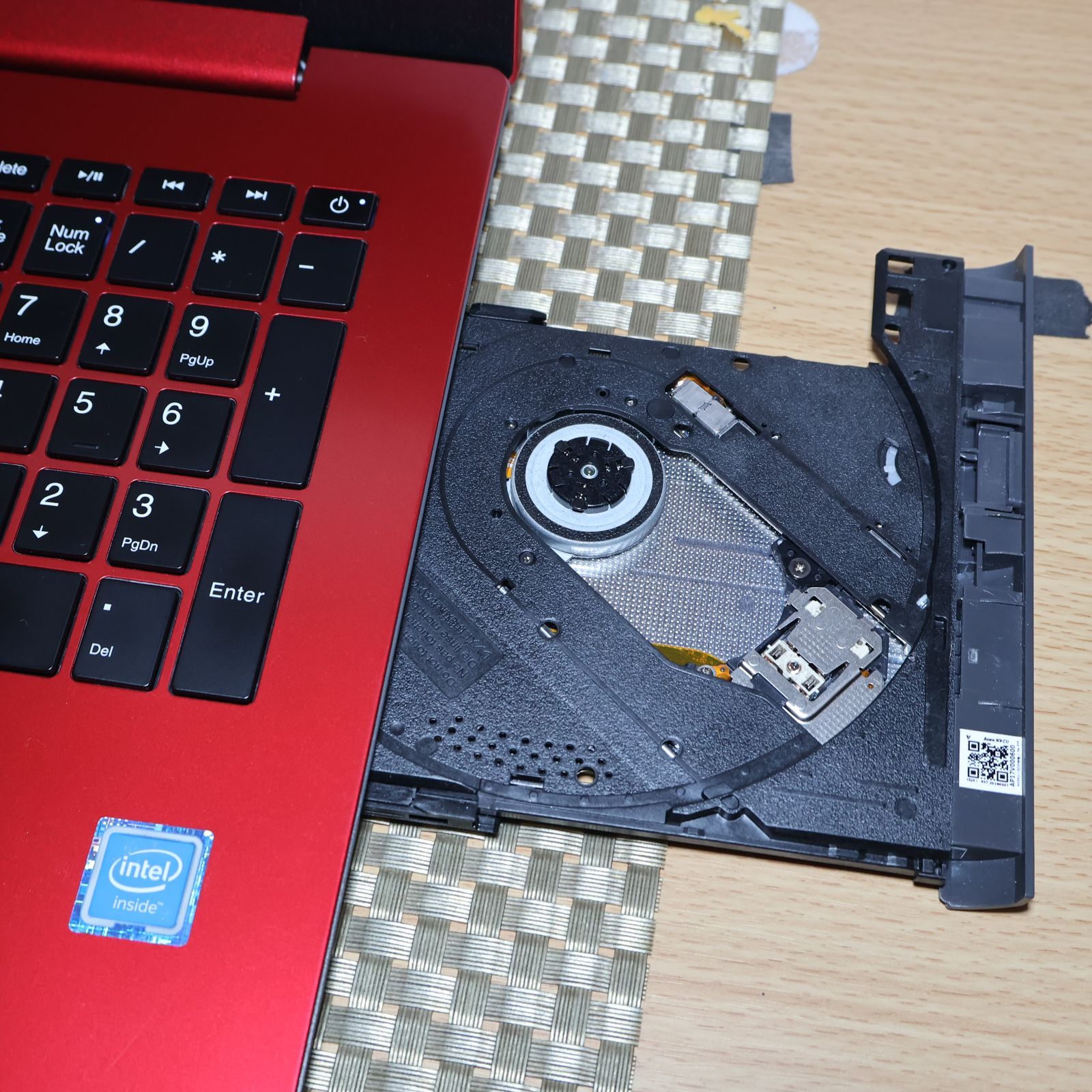 美品！Win11人気の白！8世代CPU/メ8/高速SSD/無線/HDMI/カメラ 美品！お手頃！Win11公式対応CPU/メ8/新品SSD/無線/HDMI/カメラ - メルカリ