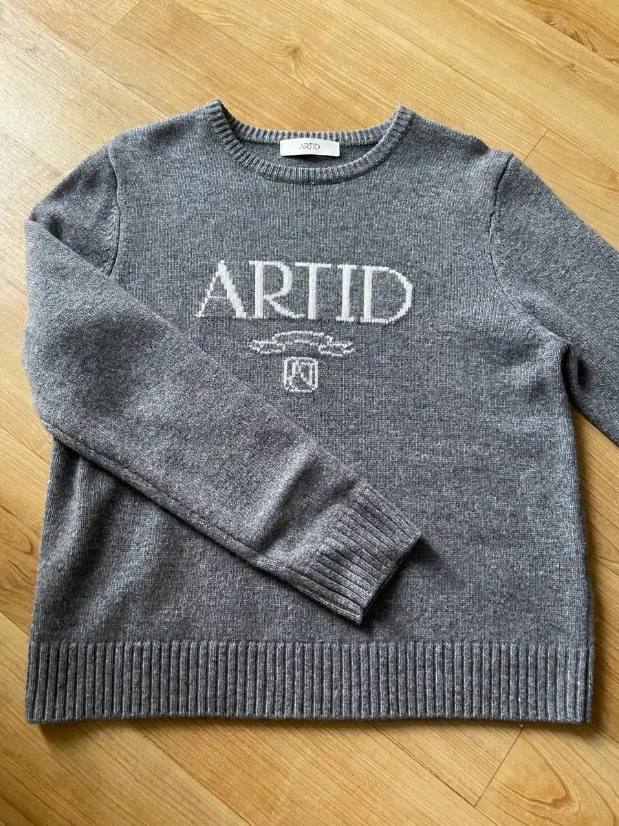アティード メリノウール ロゴ POINT ニット グレー
