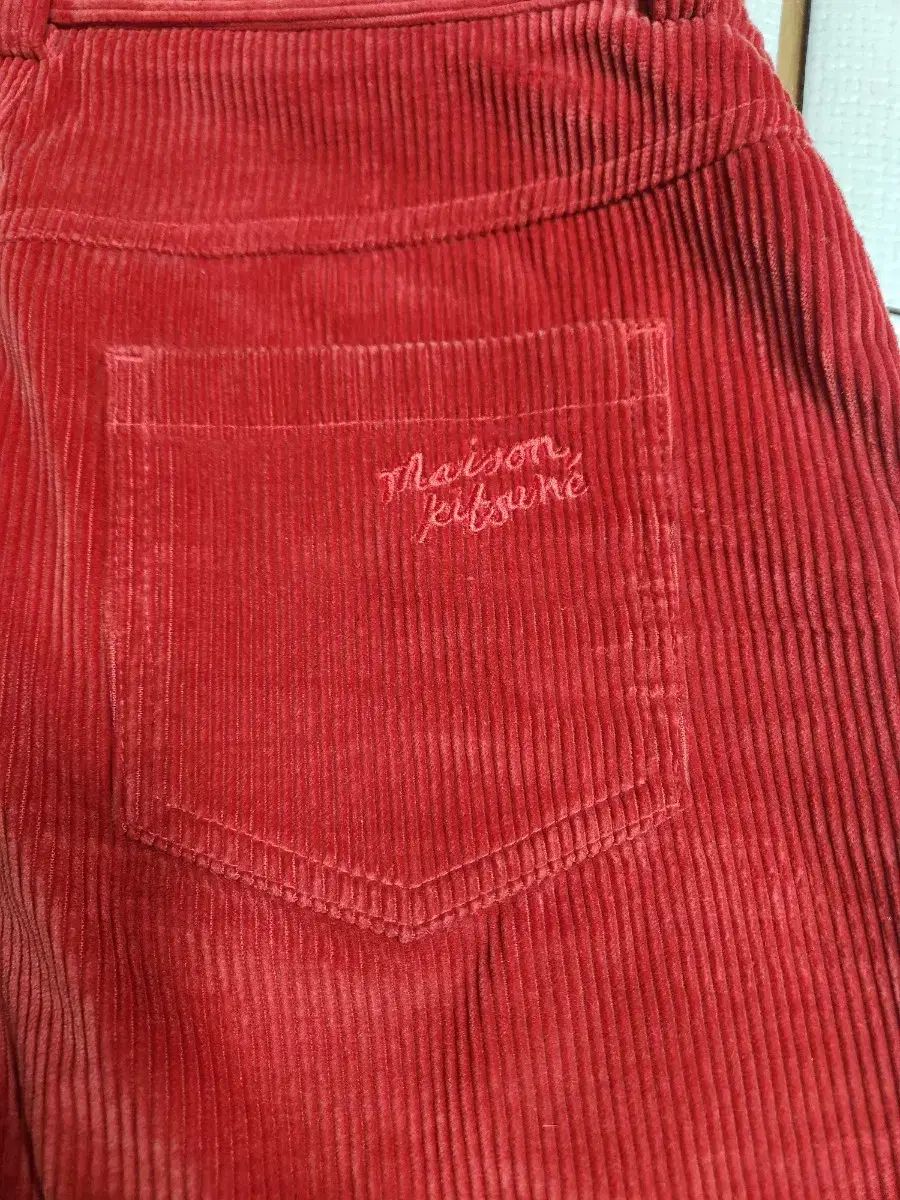  Maison Kitsuné レッド コーデュロイ ワイド パンツ チノパン パンツ