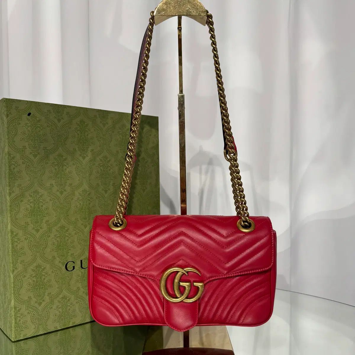 グッチ マーモント マトラッセ Mサイズ ショルダーバッグ 443497