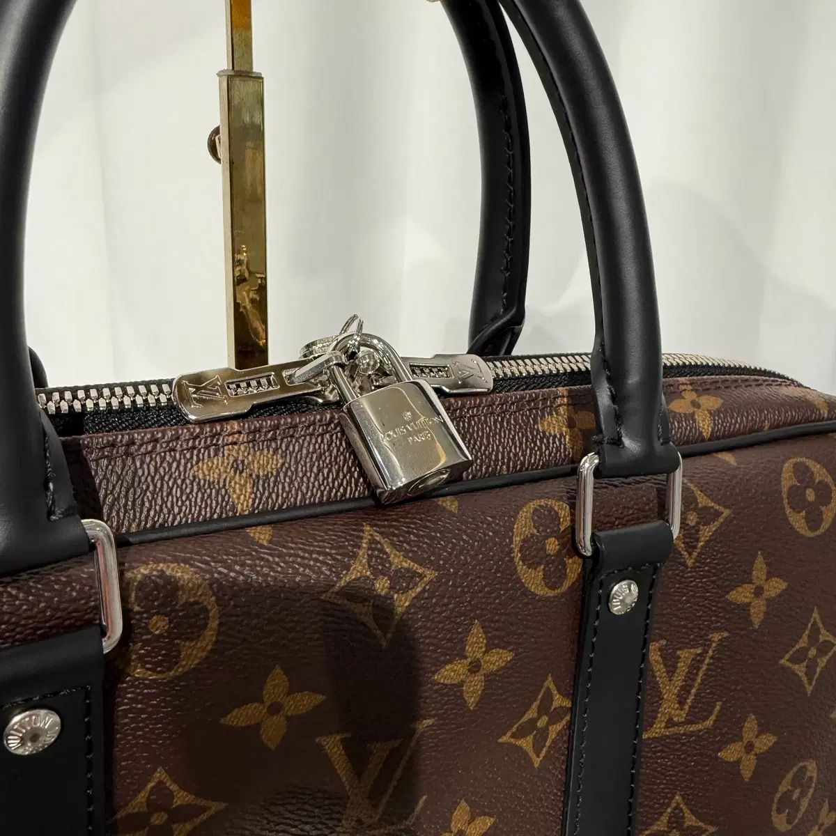 Louis Vuitton ルイヴィトン マカサー ポルト ドキュマン ボヤージュ