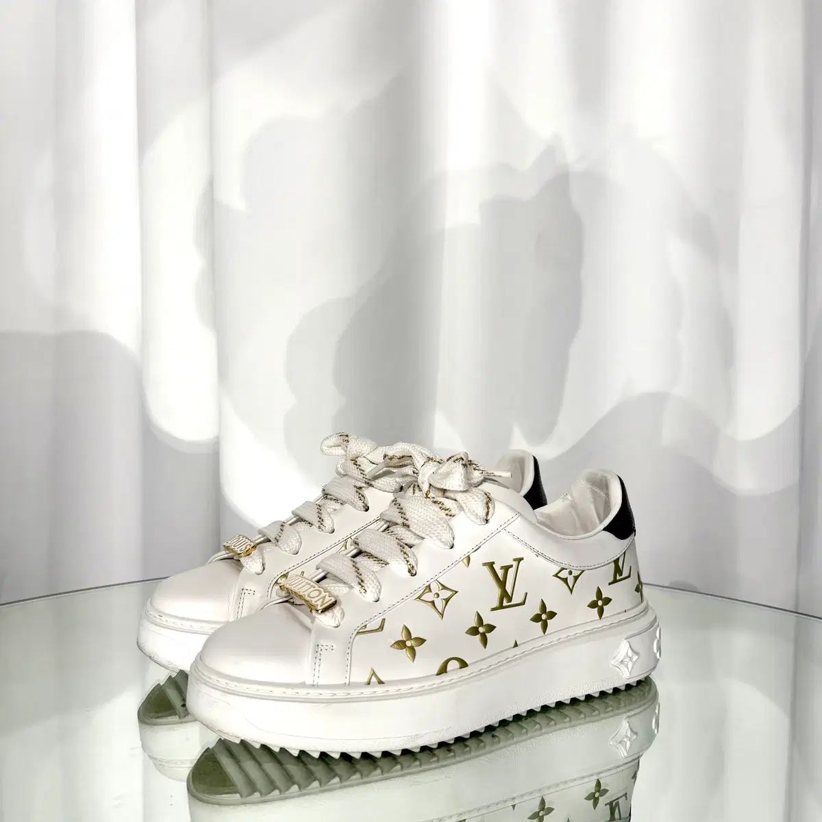 ルイヴィトン タイムアウト GOLD スニーカー