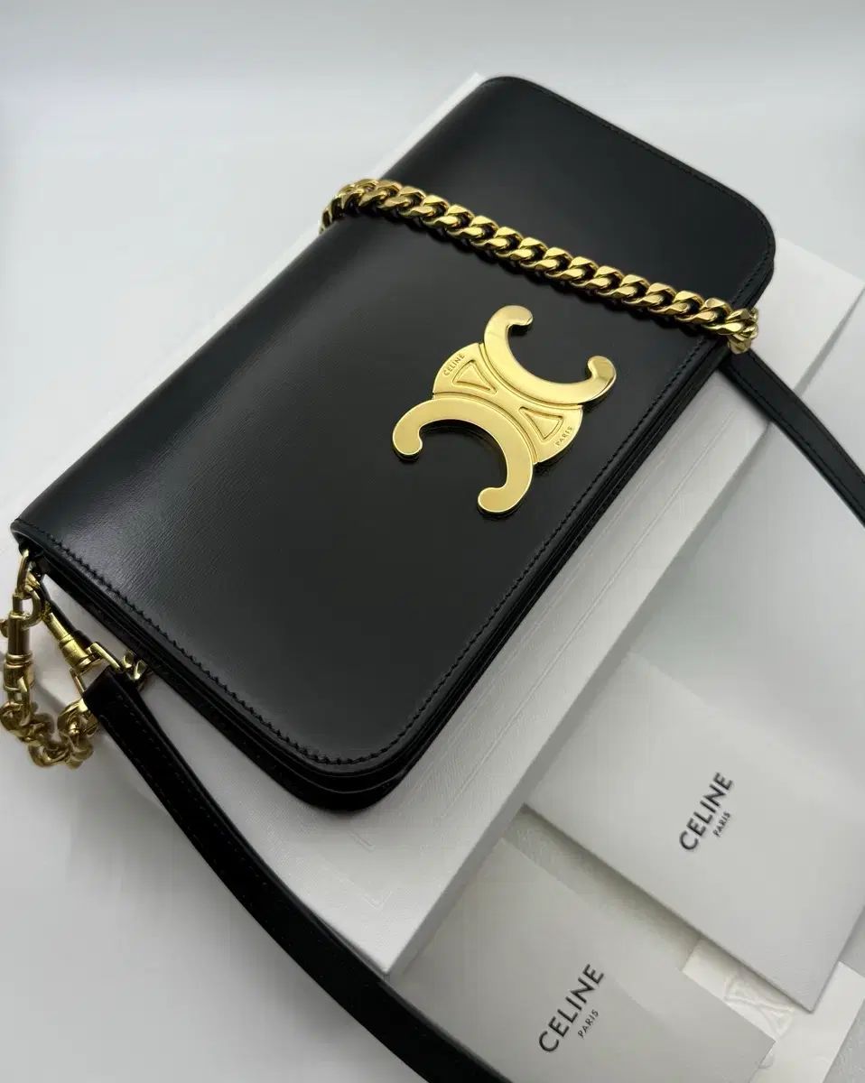 ほぼ セリーヌ マルチ ポシェット シャイニー カーフスキン ブラック