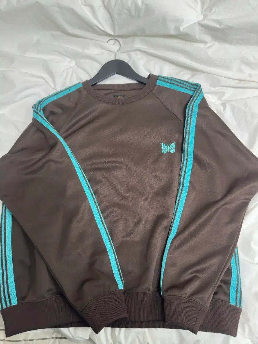 L ニードルズ クルーネック トラック スウェット