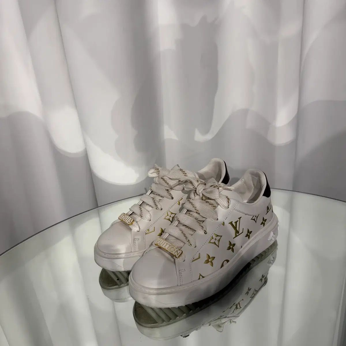 38 Louis Vuitton Time Out GOLD スニーカー